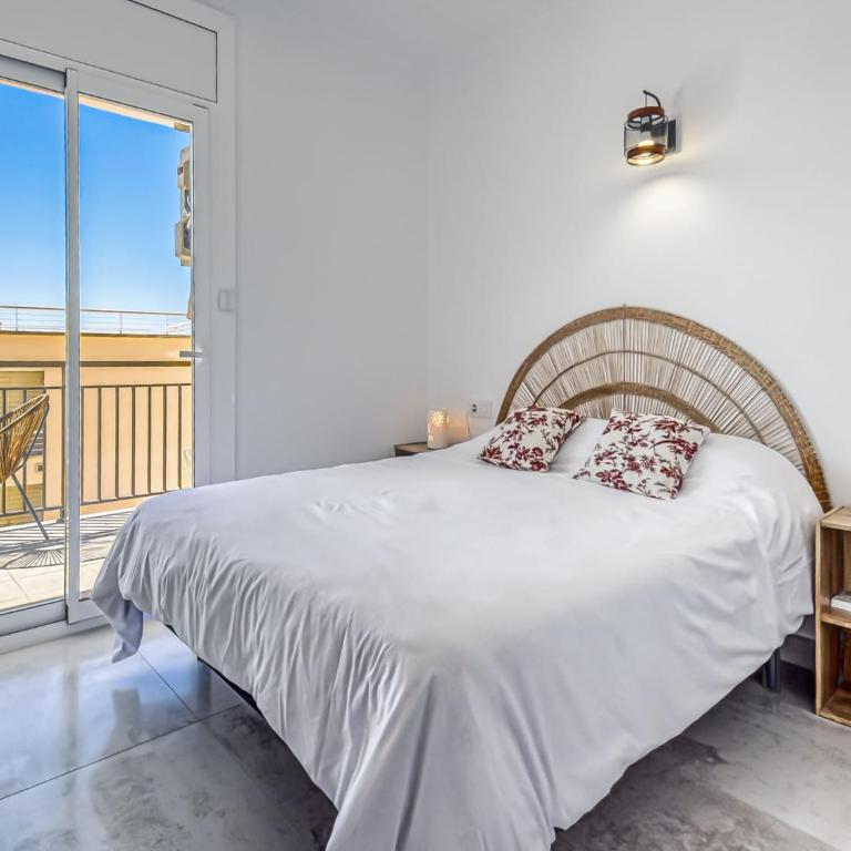 Villa near Roses with Pool & Beach Access - Two-Bedroom Apartment - 3