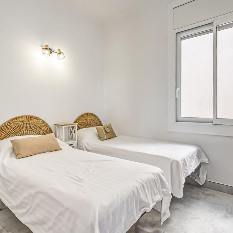Villa near Roses with Pool & Beach Access - Two-Bedroom Apartment - 14