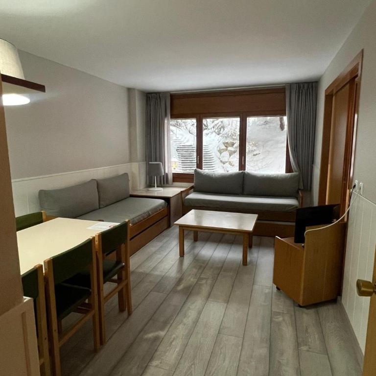 Apartamento Solneu a 150 m de pistas de Baqueira 1500 - Apartment - 1