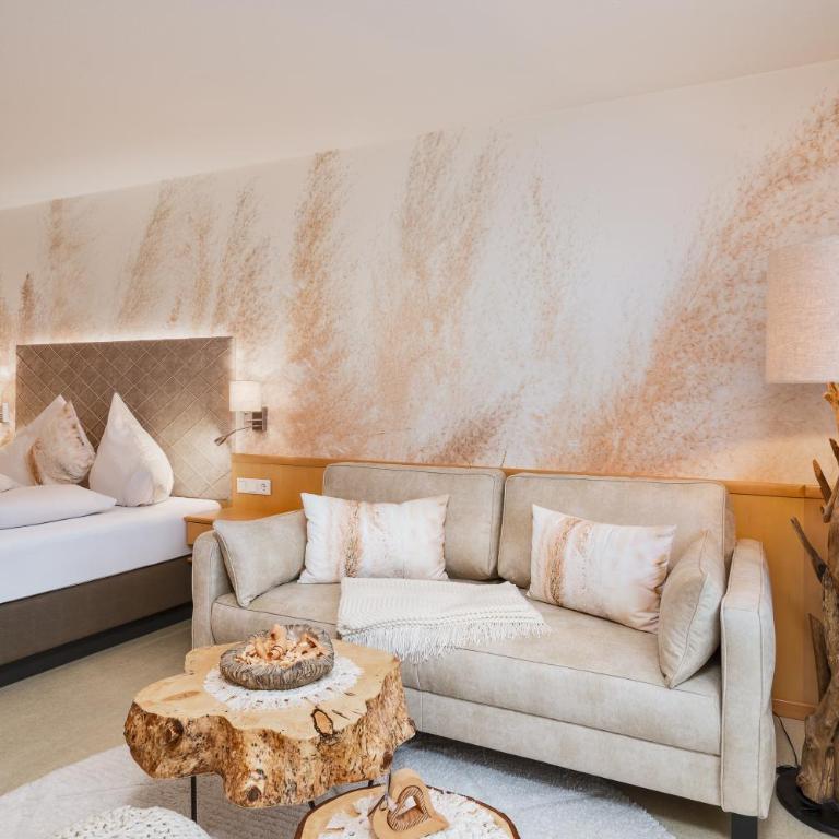 Fichtenwald-Ihr Boutique I Glück`s Hotel - Ihr Kraftort - Wasserwelten Bad Füssing - Apartment mit 1 Schlafzimmer und Balkon - 2