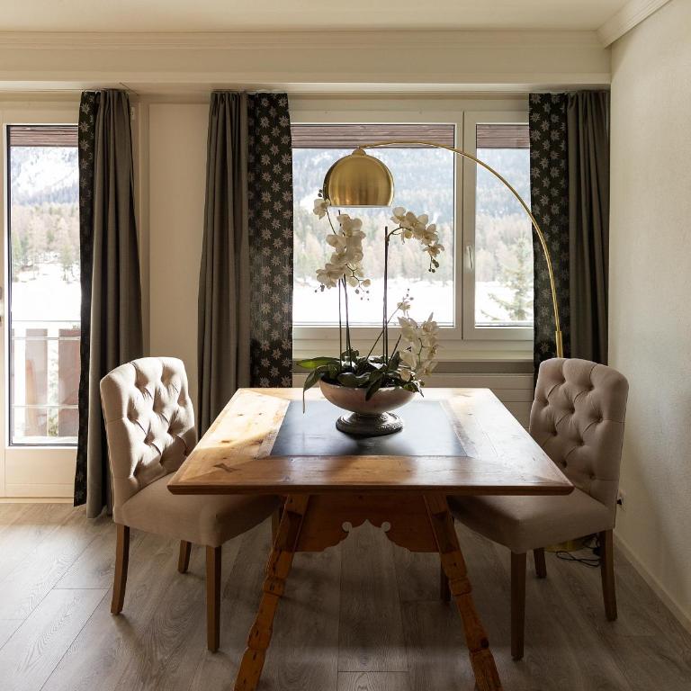 Hotel Europa Suites St Moritz - Deluxe Doppelzimmer mit Balkon und Panoramablick - 3