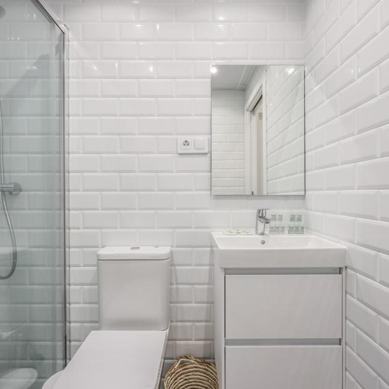 Urban Quiet in Madrid with Modern Comforts - Apartamento de 2 dormitorios - 24