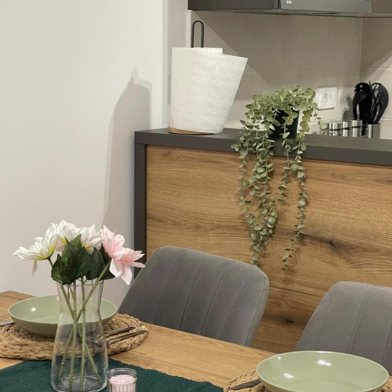 FlyInn Residence - Two-Bedroom Deluxe Apartment with Balcony - 1
