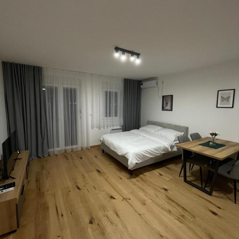 FlyInn Residence - Studio with Balcony - 2