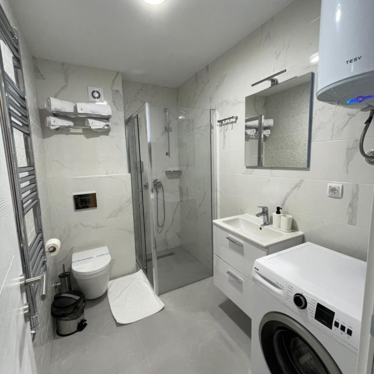 FlyInn Residence - Studio with Balcony - 3