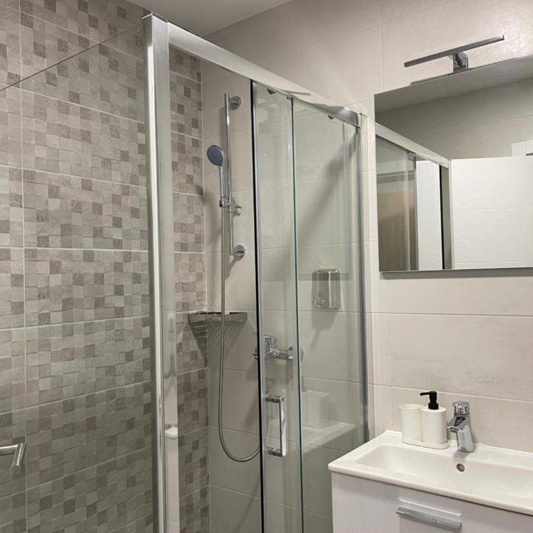 FlyInn Residence - One-Bedroom Apartment - 4