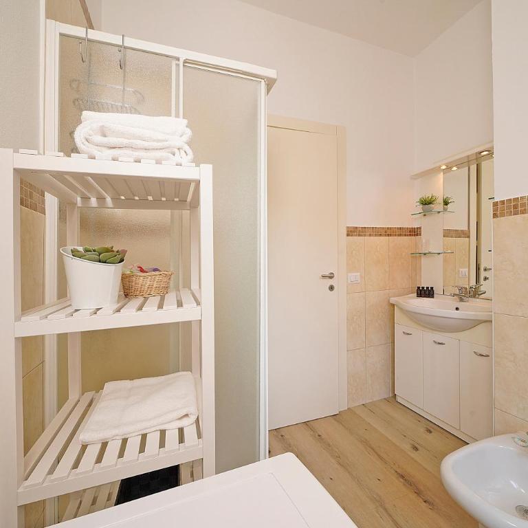 PeschieraHome Apartments - Appartamento con 2 Camere da Letto - 10