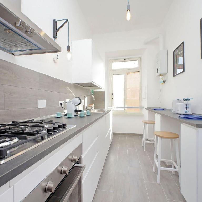 New Comfortable 2 Br Della Vittoria by Halldis - Apartment - 10