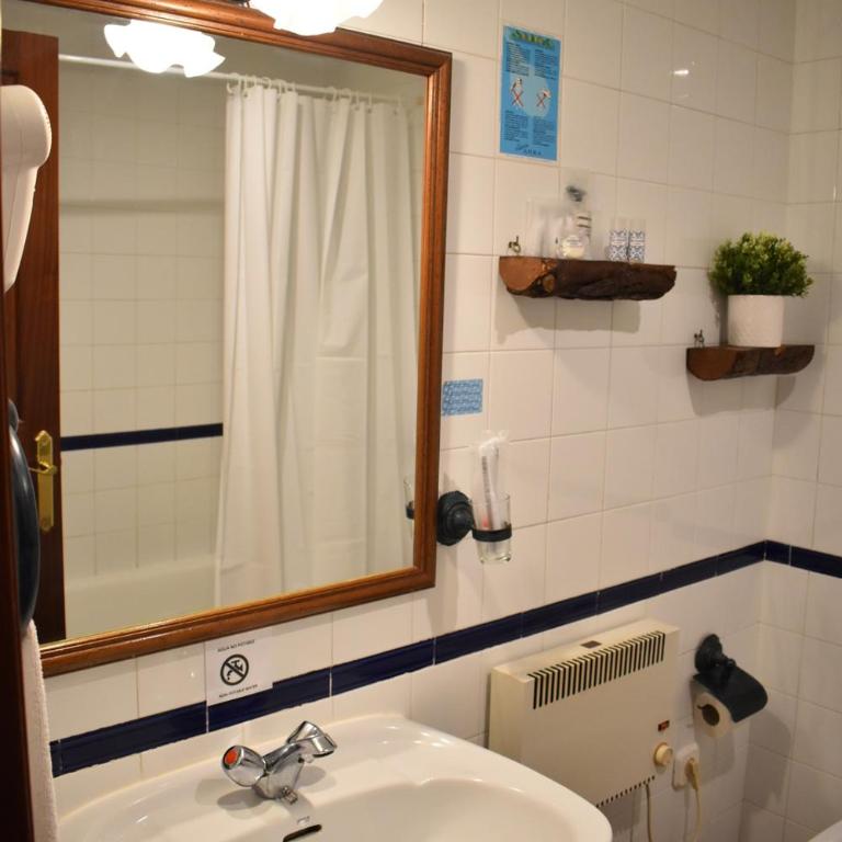 Hotel Humaina - Habitación Doble Deluxe con balcón - 7