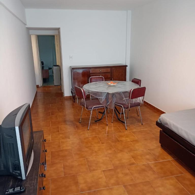 Dos Ambientes todo externo a 3 cuadras de la Playa - One-Bedroom Apartment - 8