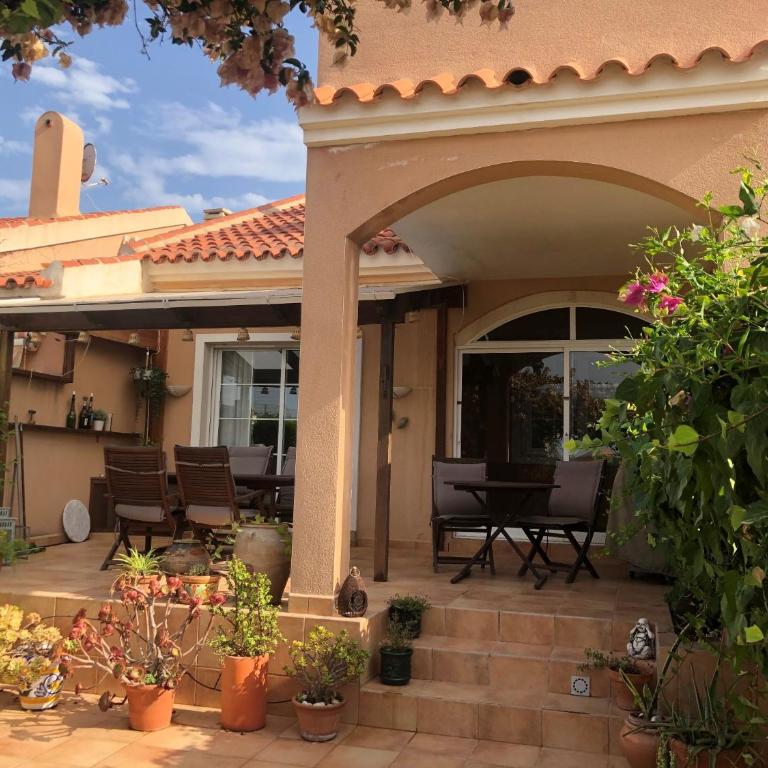 Preciosa casa con terraza y piscina R64 by Novadesta - Three-Bedroom House - 1