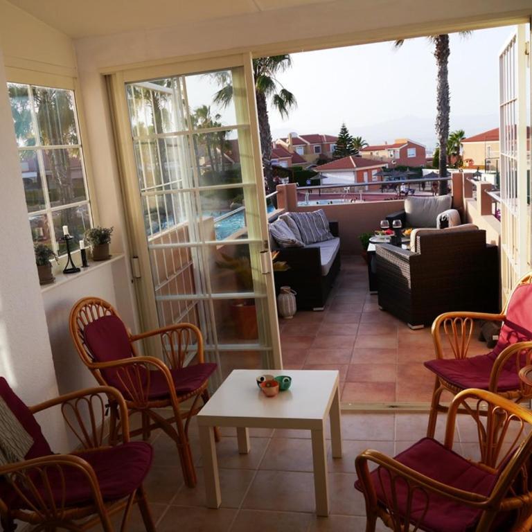 Preciosa casa con terraza y piscina R64 by Novadesta - Three-Bedroom House - 12