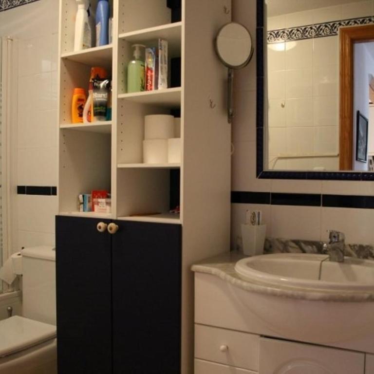 Preciosa casa con terraza y piscina R64 by Novadesta - Three-Bedroom House - 8