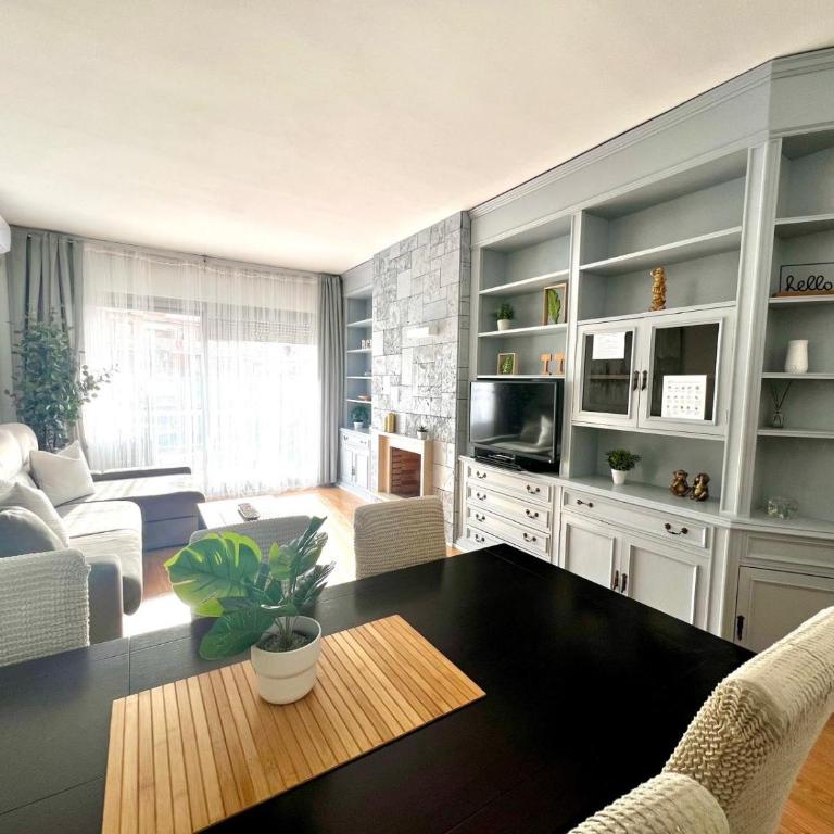 Family-Friendly Home in Central Barcelona 4BDR - Apartment - 1