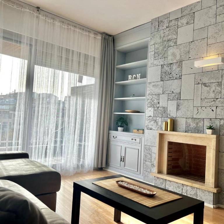 Family-Friendly Home in Central Barcelona 4BDR - Apartment - 2