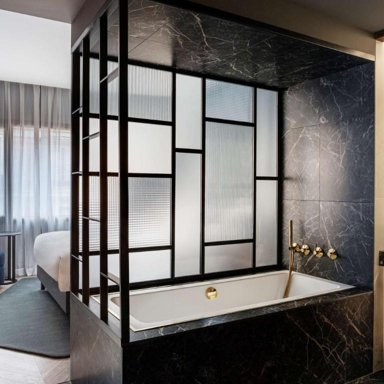 Radisson Collection Bilbao - Collection Superior Room - 4