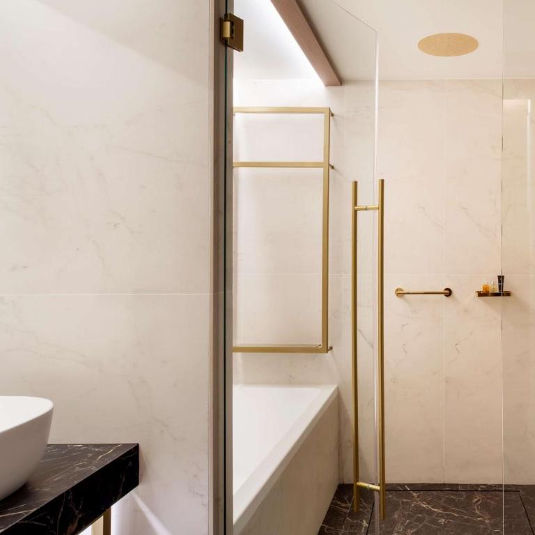 Radisson Collection Bilbao - Collection Premium Room - 4