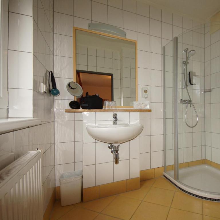 Der Marienhof Hotel Garni - Standard Doppelzimmer inkl. Parkplatz (nach Verfügbarkeit) - 4