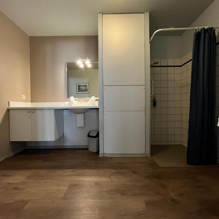 Appart'Hôtel LIDO au bord de l'eau - Studio 3 Personnes - Vue sur Lac et Forêt - Studio Confort - Vue sur Parc - 1