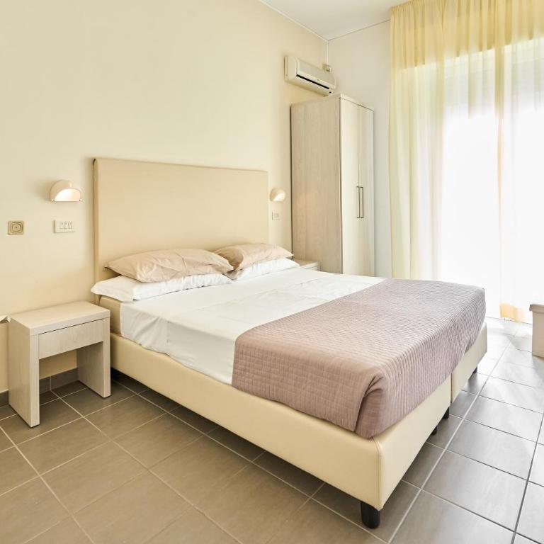 Hotel Villa Perazzini - Camera Matrimoniale/Doppia con Letti Singoli con Vista Mare Laterale - 7