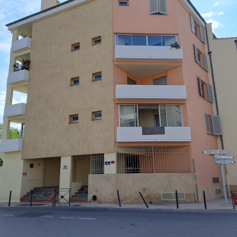 Le Rambot - appartement de charme avec grande terrasse parking centre ville - proche Bellegarde - Apartamento de 3 dormitorios - 29