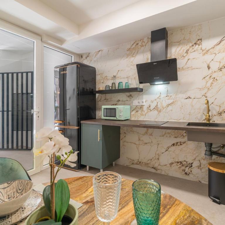 AG7 Loft Valencia Espaciosos estudios con terraza cercanos al metro Zona Ayora - Apartment - Ground Floor - 8