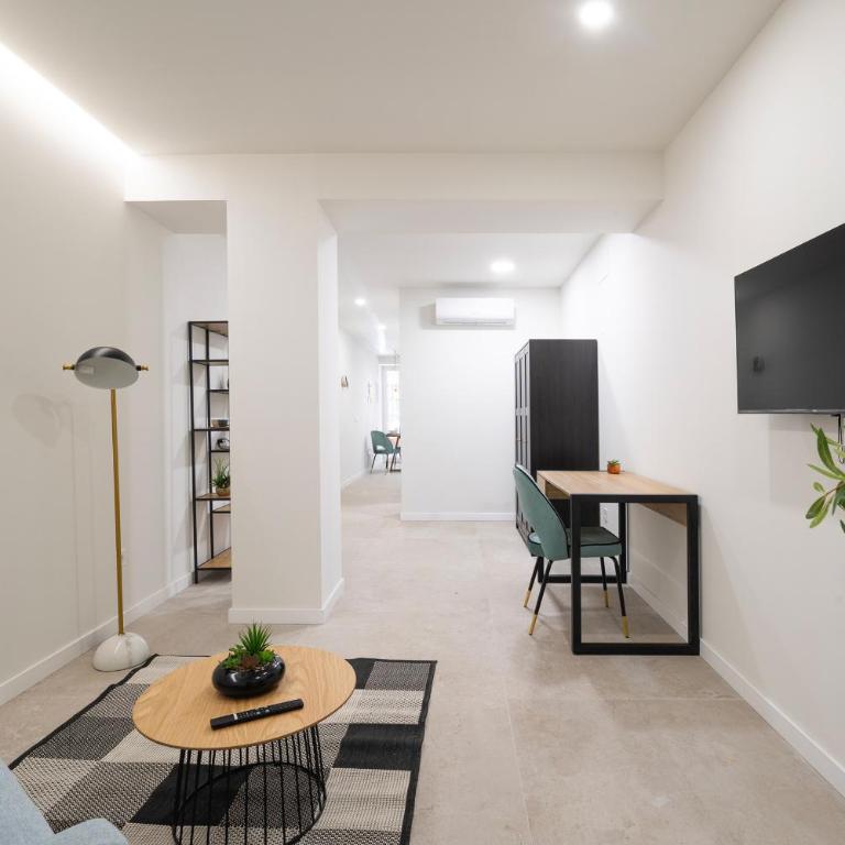 AG7 Loft Valencia Espaciosos estudios con terraza cercanos al metro Zona Ayora - Apartment - Ground Floor - 30
