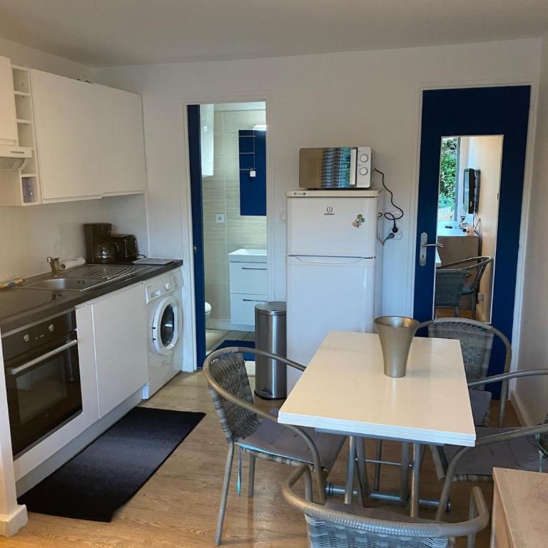 Studio terrasse proche plage - Apartment mit 1 Schlafzimmer - 2