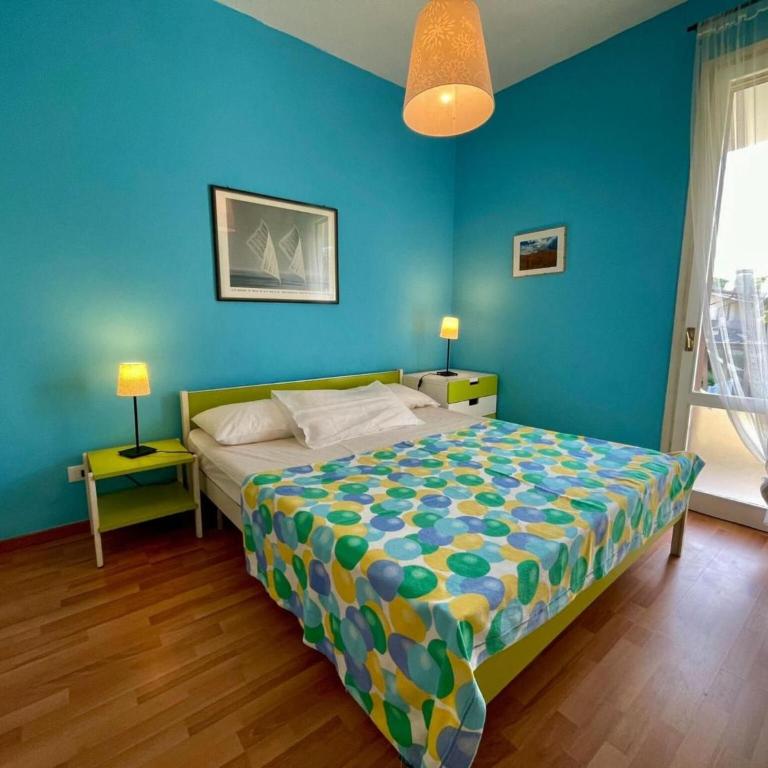 Colorful house with pool and garden - Villa - 3