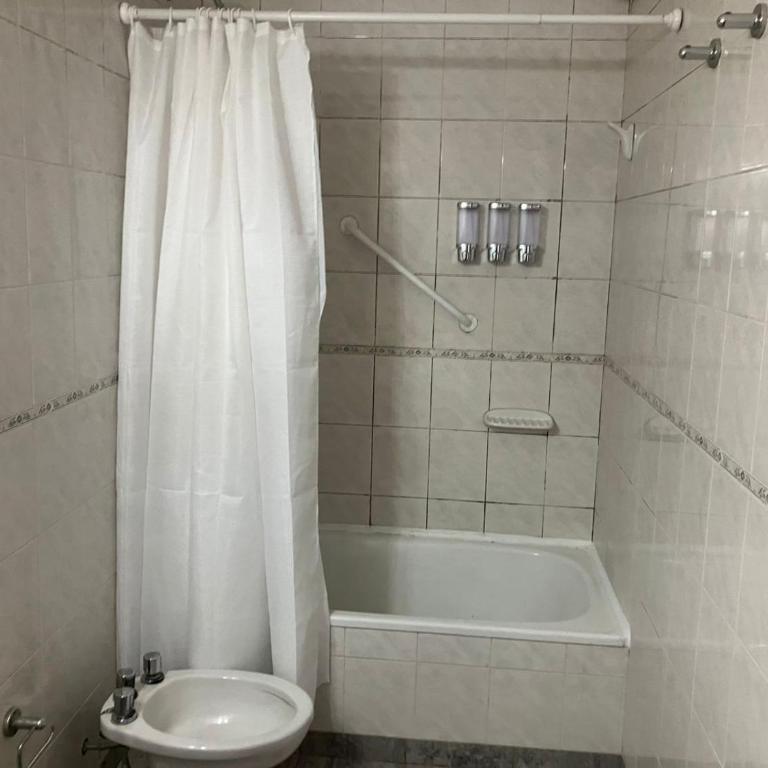 Dpto tranquilo pleno Centro-Sur con Cochera - Apartamento de 2 dormitorios - 10