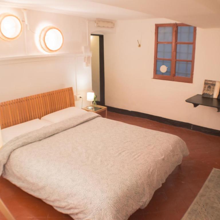 OStellin Genova Hostel - Camera Matrimoniale con Bagno Esterno in Comune - 3