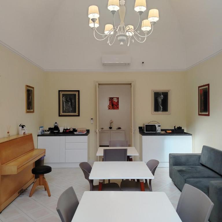 Palazzo Castellano - Camera Matrimoniale con Bagno Privato - 2