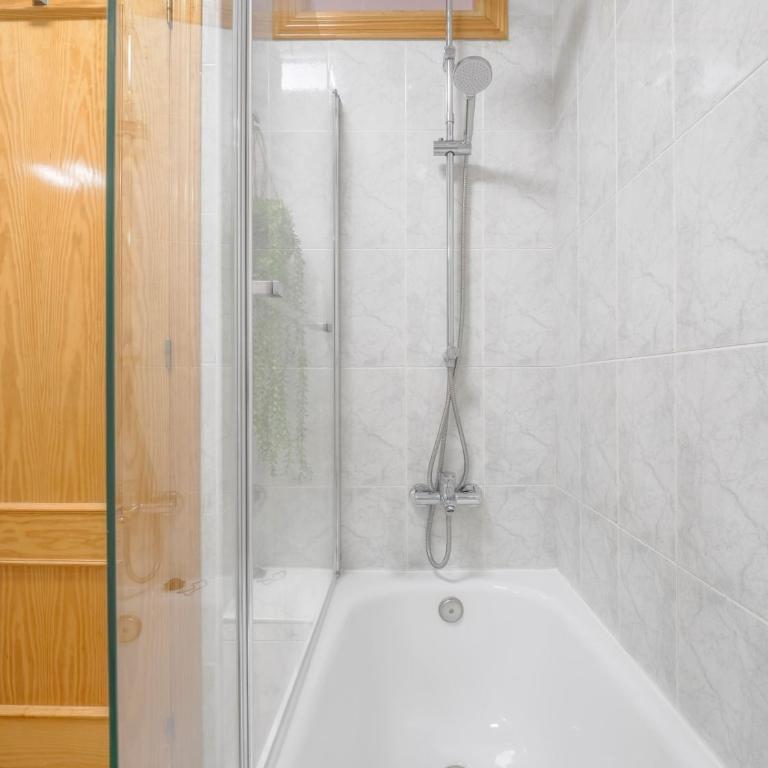 Apartment by the sea Casa Alba los Locos - Three-Bedroom Apartment - 13