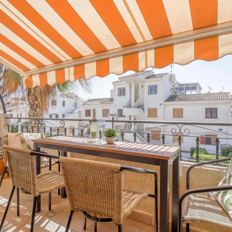 Apartment by the sea Casa Alba los Locos - Three-Bedroom Apartment - 4