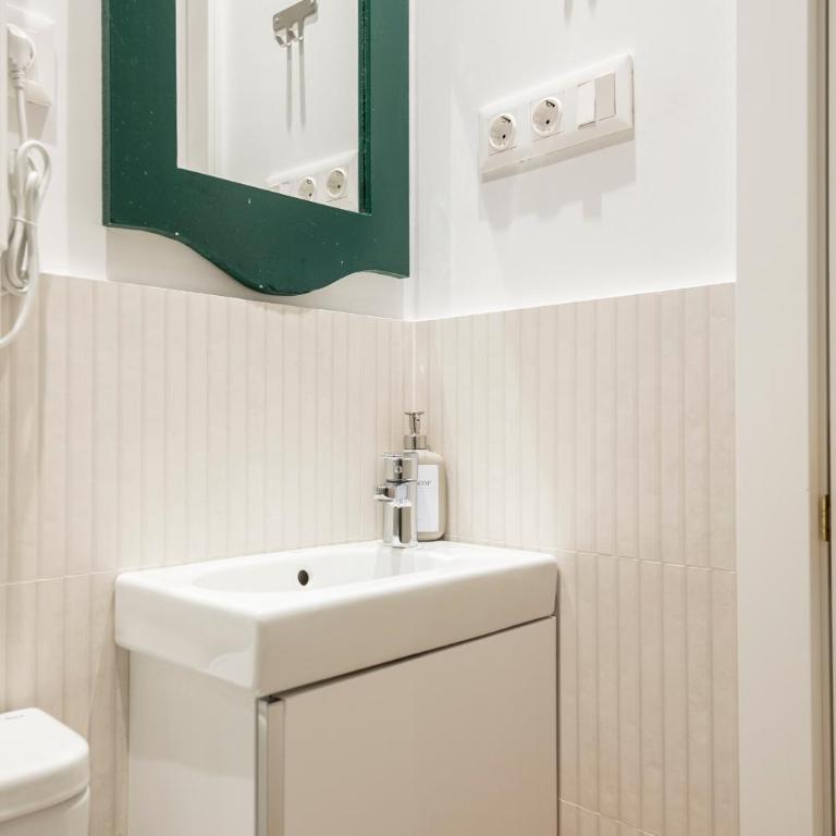 Confortable 2H y 1B Delicias-Madrid Rio B - Two-Bedroom Apartment - 20