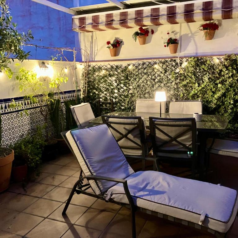 Maravilloso apartamento céntrico de 70m2, jardín propio 40m2 con piscina para niños y parking opcional - Apartamento de 1 dormitorio - 28