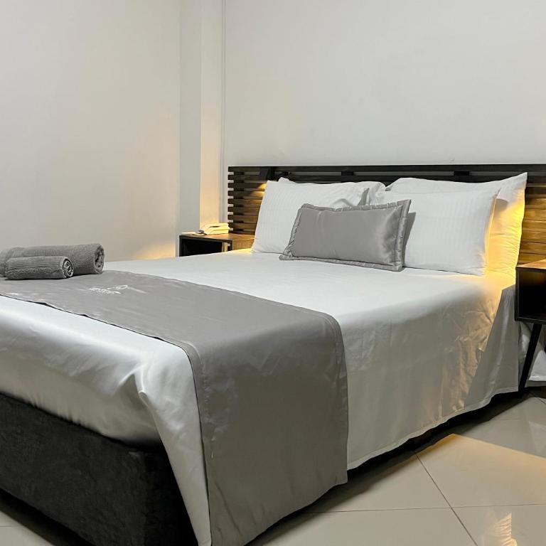 Hotel Encanto - Double Room with Shared Bathroom - 2
