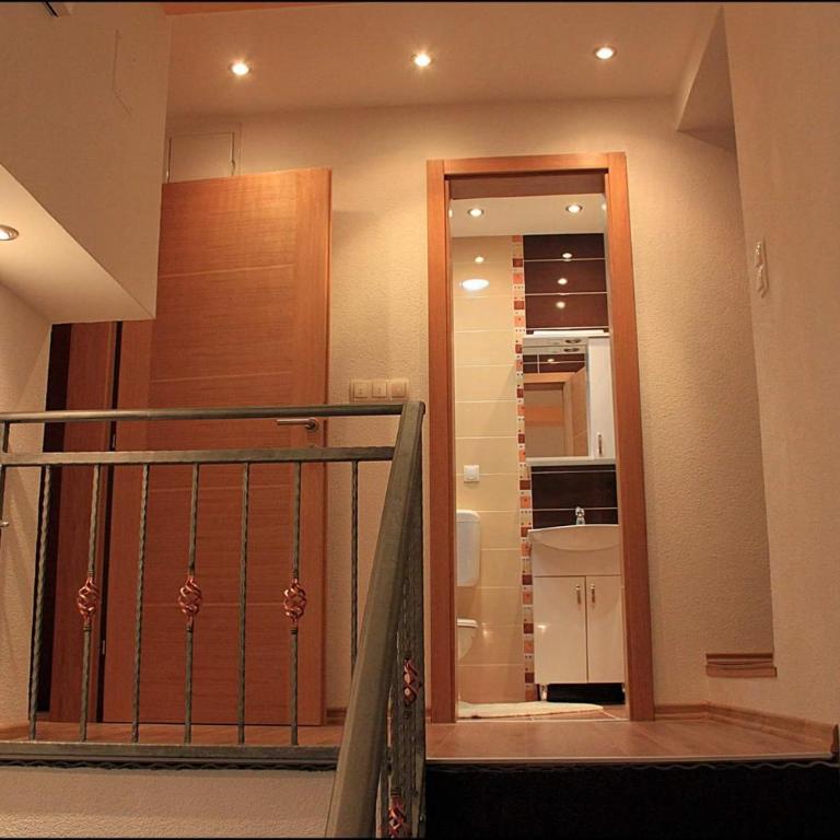 Guest House Mirza - Double or Twin Room with Shared Bathroom - 14