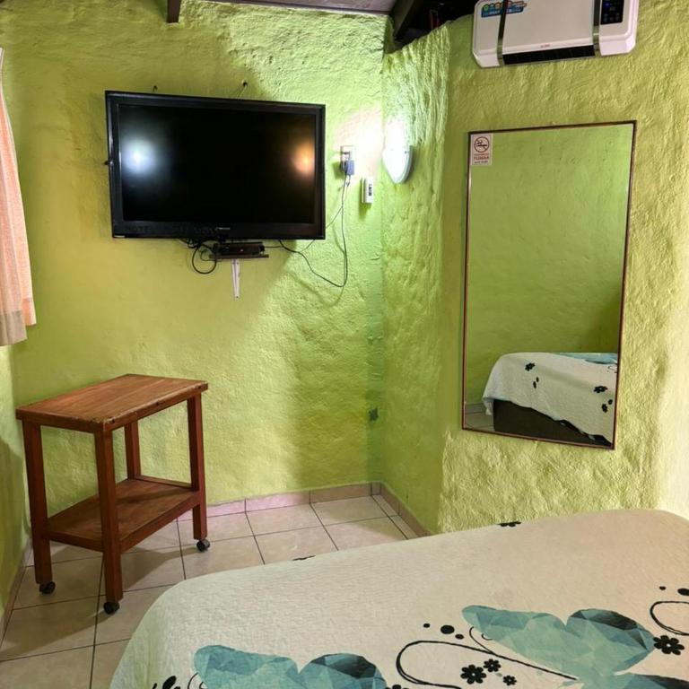 Hospedajes Millaray - Habitación Doble con baño privado - 3