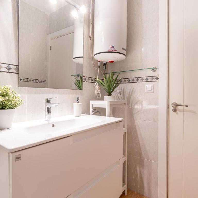 Salou Vista al Mar- Parking Free - 4 Ambientes - Three-Bedroom Apartment - 23