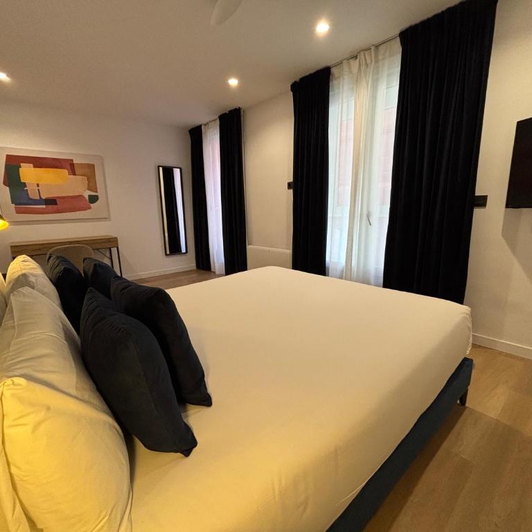 Arenal Suites Bilbao - Double Room with Balcony - 8