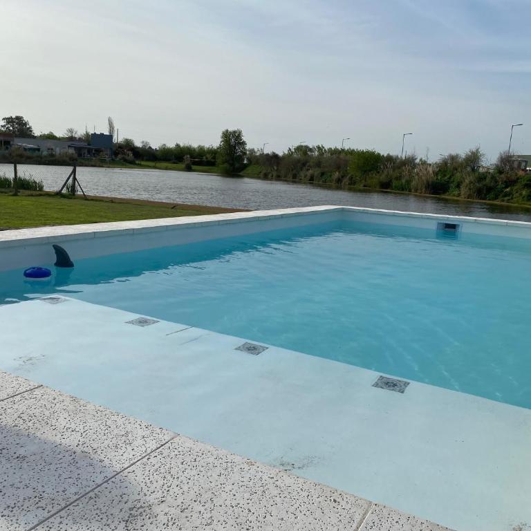 Casa en barrio privado en Escobar, laguna y pileta - Casa de 3 dormitorios - 18