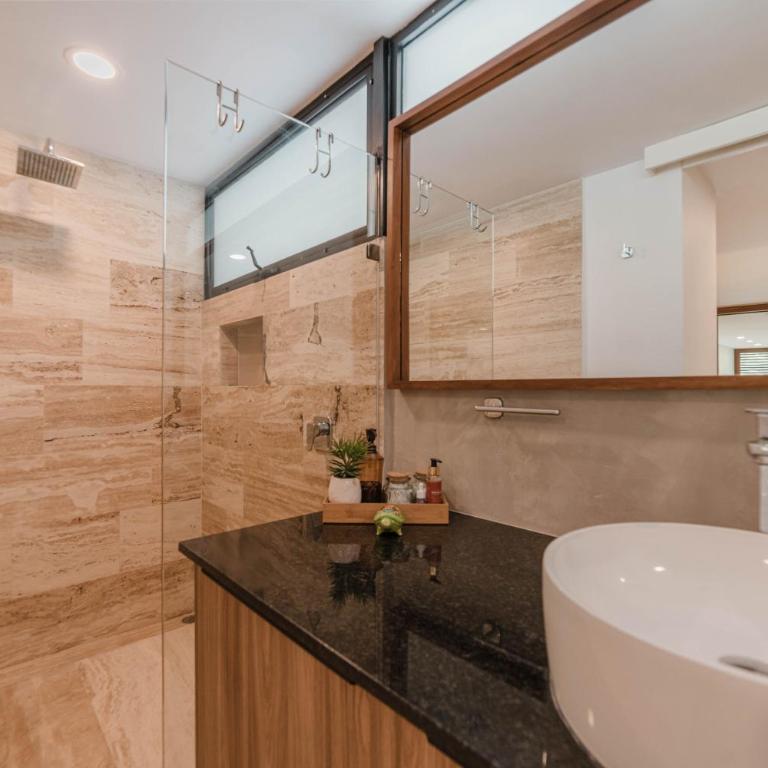 Séjour haut de gamme dans l'oasis verdoyante d'AWA - Two-Bedroom Apartment with Terrace - 20