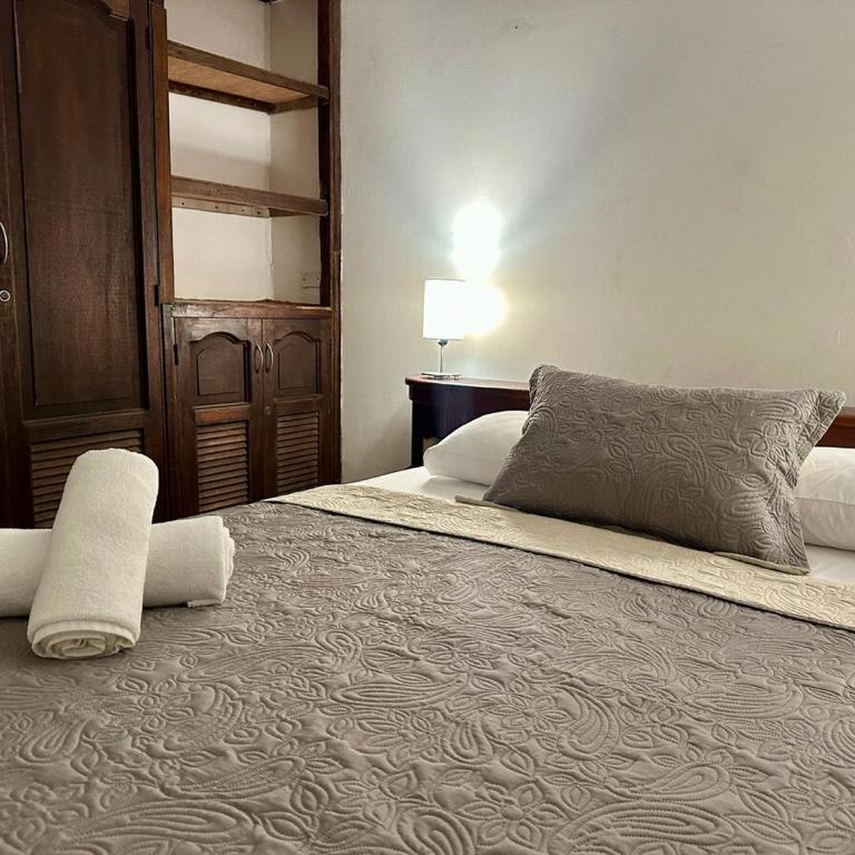 Perfect location! 4 BR Apartment in Downtown - Apartment - 18