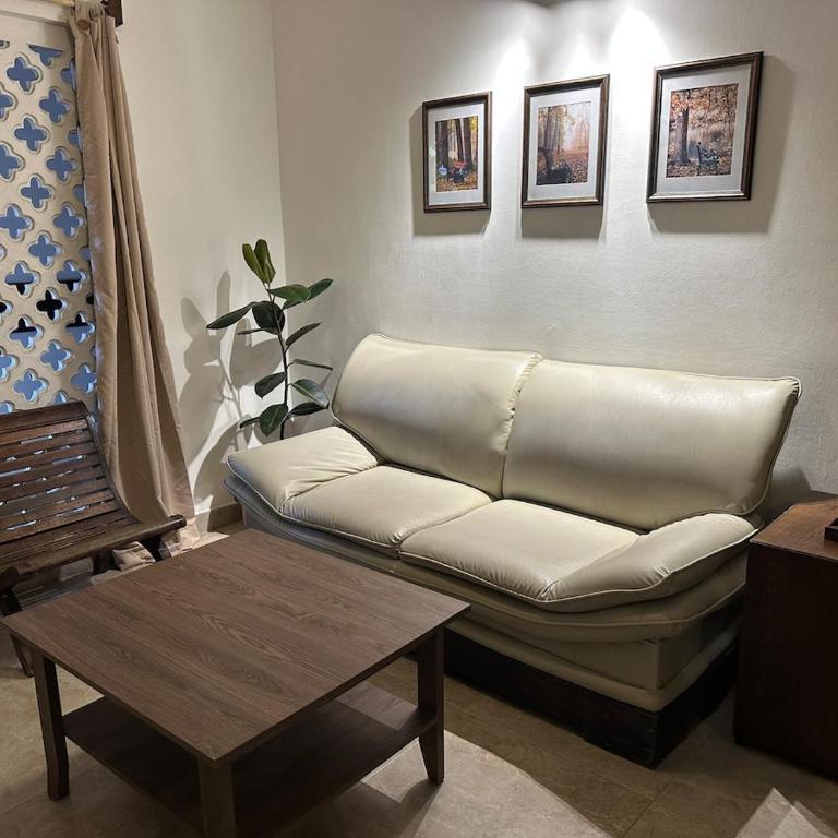 Perfect location! 4 BR Apartment in Downtown - Apartment - 23