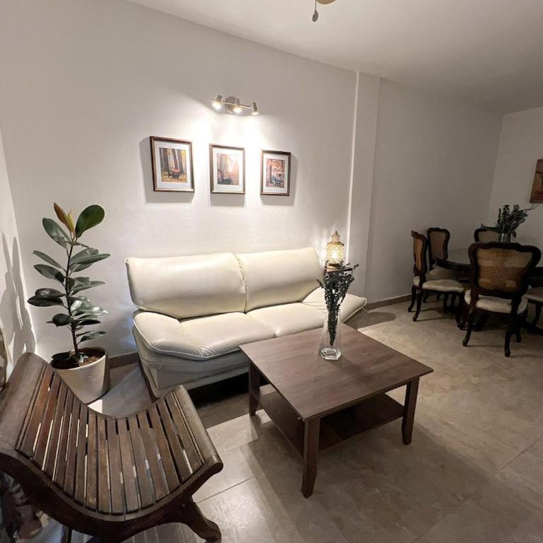 Perfect location! 4 BR Apartment in Downtown - Apartment - 27