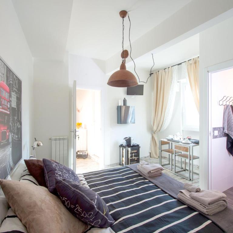 Letto e Latte Roma Guest House - Camera Matrimoniale/Doppia con Letti Singoli con Bagno Privato - 1