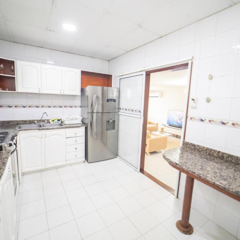 Big Private Beach House with Jacuzzi, Patio, 4 BR - Apartamento de 3 dormitorios - 52