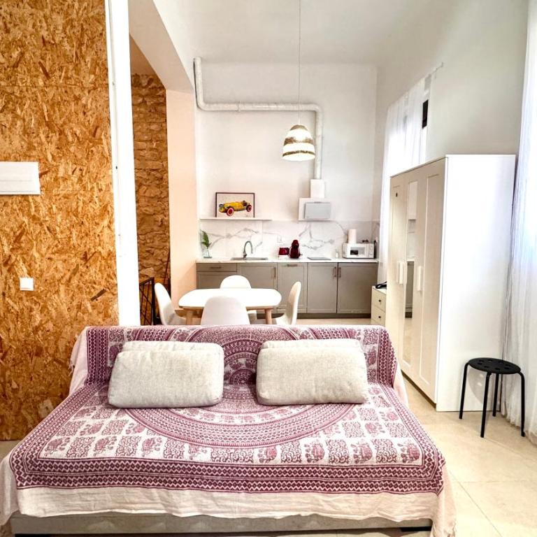 Soho Boho Apartments - with sunny rooftop terrace and fiber optic internet - Two-Bedroom Loft Apartment - 7