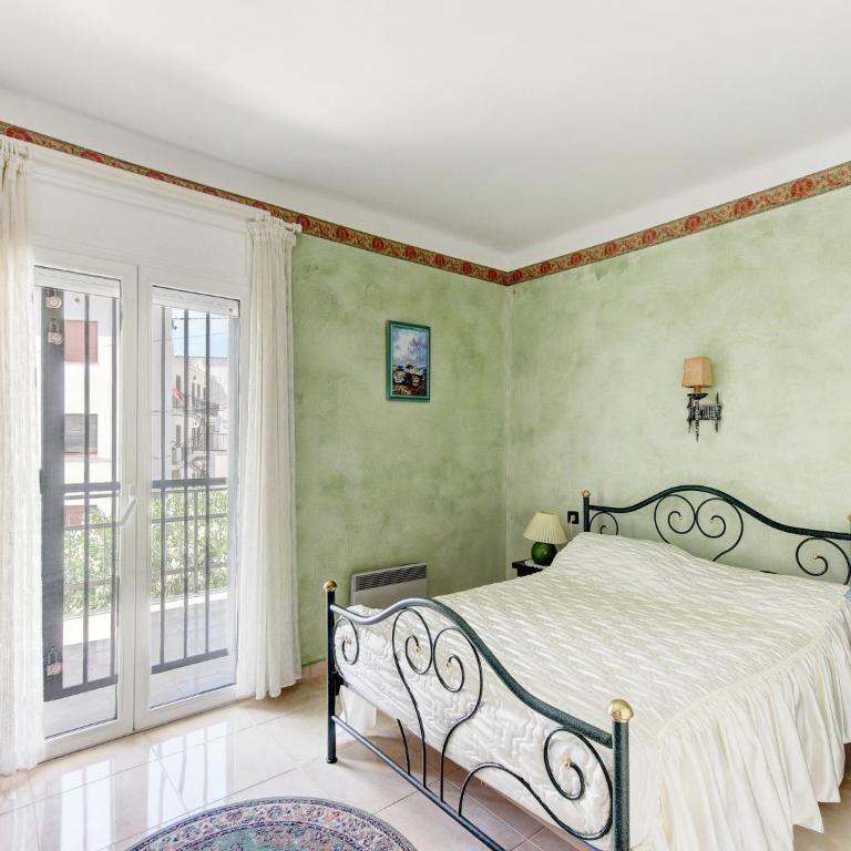 Apartment in Rosas near Platja dels Palangrers - Two-Bedroom Apartment - 4
